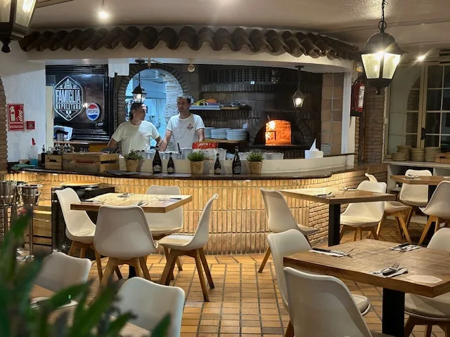 Restaurante pizzería Famiglia Napoletana (3)